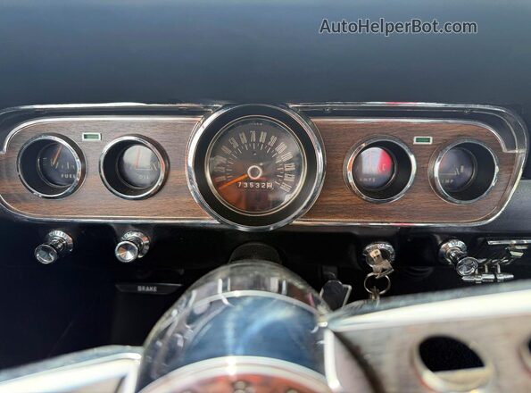 6T07C123865 1966 FORD MUSTANG White Widok komory silnika