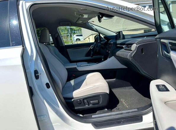 2T2AZMAA5NC240209 2022 LEXUS RX Белый Вид салона спереди
