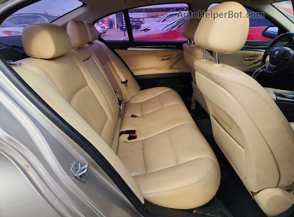 WBA5A5C53GD526498 2016 BMW 5 SERIES Silver Вид задньої частини салону