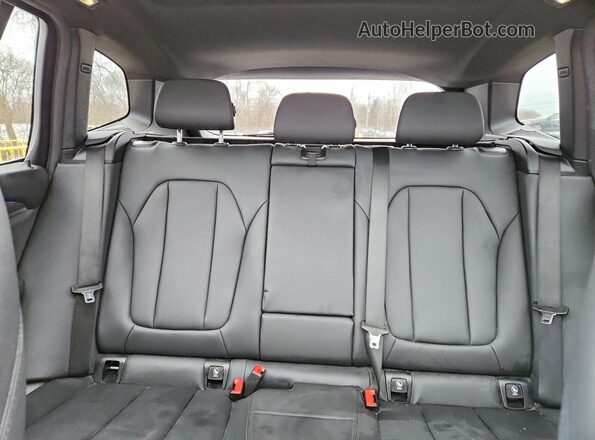 5UXTY5C00M9F64877 2021 BMW X3 Белый Вид задней части салона