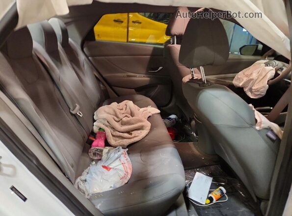 5NPLL4AG6MH049655 2021 HYUNDAI ELANTRA Белый Вид задней части салона