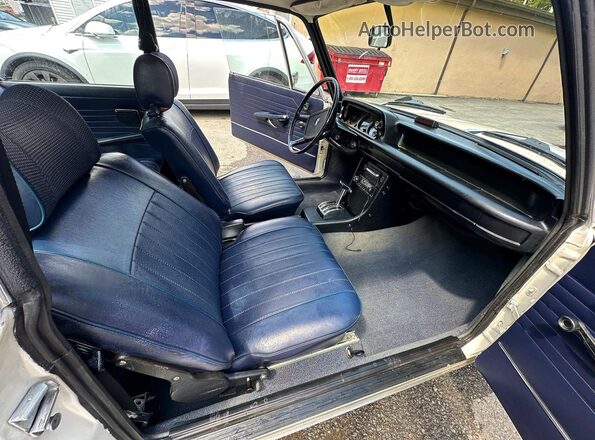 4280399 1974 BMW 2000 Белый Вид сзади