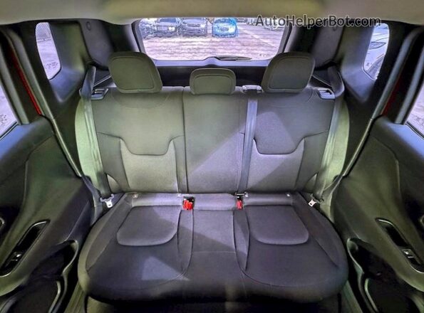 ZACNJAAB2LPL15502 2020 JEEP RENEGADE Red Вид задньої частини салону