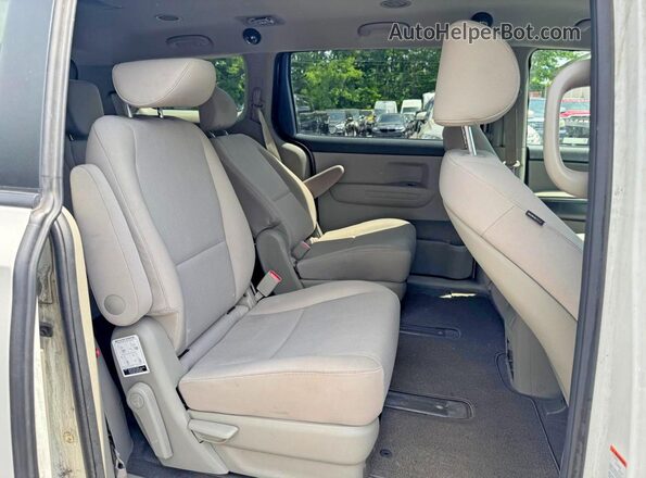 KNDMB5C18K6525496 2019 KIA SEDONA Белый Вид салона спереди