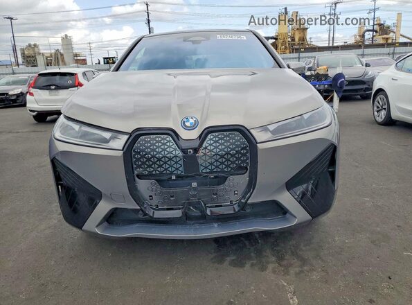 WB523CF08RCP61875 2024 BMW IX Gray Vista trasera