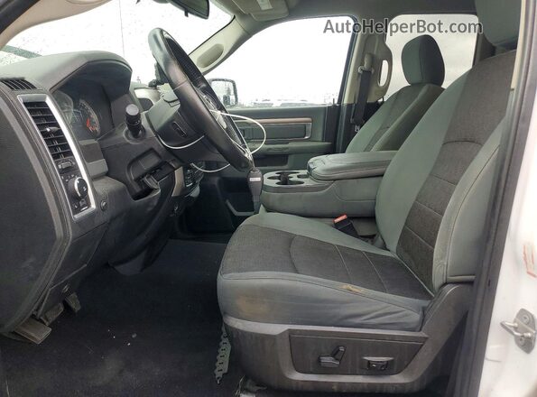 1C6RR7GT4GS165609 2016 RAM 1500 White Widok deski rozdzielczej