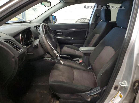 JA4AP3AU1JU002489 2018 MITSUBISHI OUTLANDER Silver Widok deski rozdzielczej