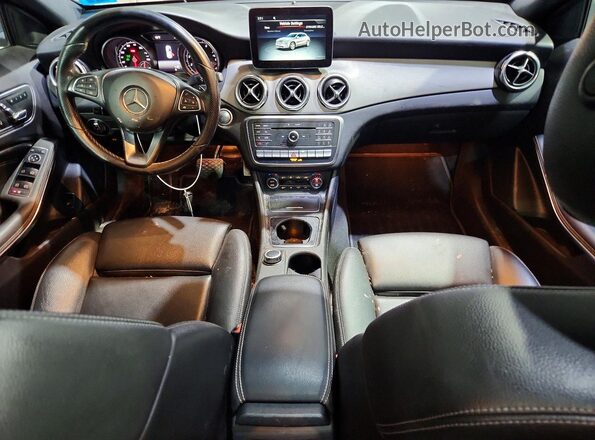 WDCTG4GB3JJ452666 2018 MERCEDES-BENZ GLA Серый Вид щитка приборов
