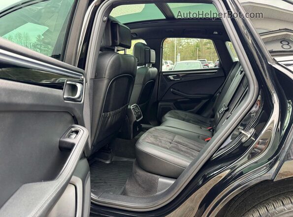 WP1AA2A54MLB03660 2021 PORSCHE MACAN Черный Вид салона спереди