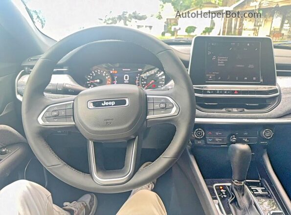 3C4NJDBN8ST620426 2025 JEEP COMPASS White Widok tylnych siedzeń