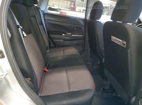 JA4AP3AU1JU002489 2018 MITSUBISHI OUTLANDER Silver Widok komory silnika
