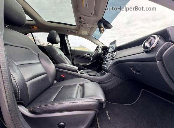 WDCTG4EB6KU007843 2019 MERCEDES-BENZ GLA Black Widok z tyłu