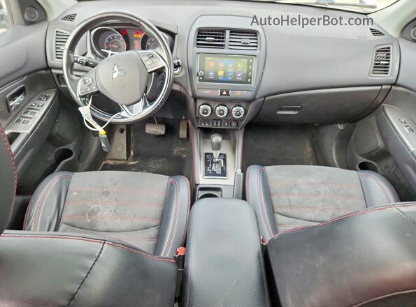 JA4AR3AW8JZ005436 2018 MITSUBISHI OUTLANDER Серебряный Вид щитка приборов