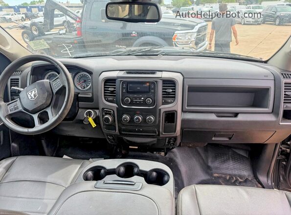 1C6RR6KG9KS602503 2019 RAM 1500 Charcoal Widok tylnych siedzeń