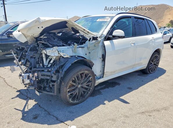 5UX23EU03R9S86229 2024 BMW X5 Белый Передняя левая четверть
