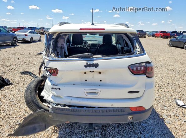 3C4NJDBB9JT239513 2018 JEEP COMPASS Белый Вид салона спереди