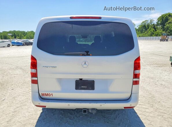 W1YV0BEY8M3907787 2021 MERCEDES-BENZ METRIS Silver Widok wnętrza z przodu
