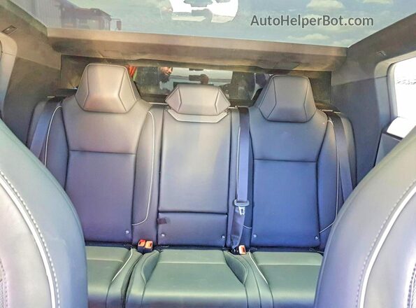 7G2CEHED3SA077646 2025 TESLA CYBERTRUCK Silver Rear interior view