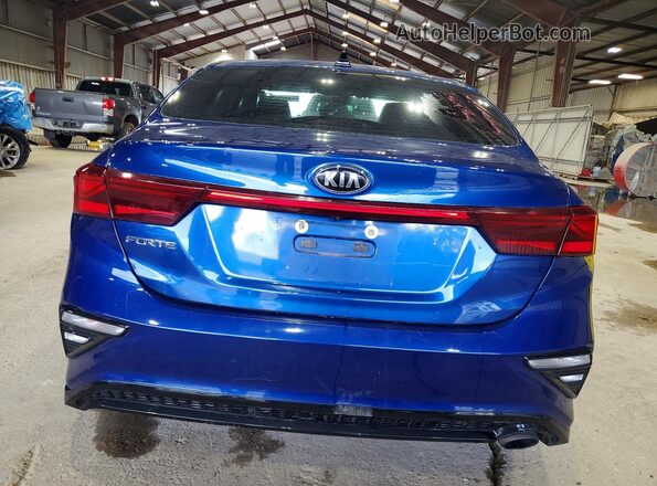 3KPF24AD1ME275533 2021 KIA FORTE Синий Вид салона спереди
