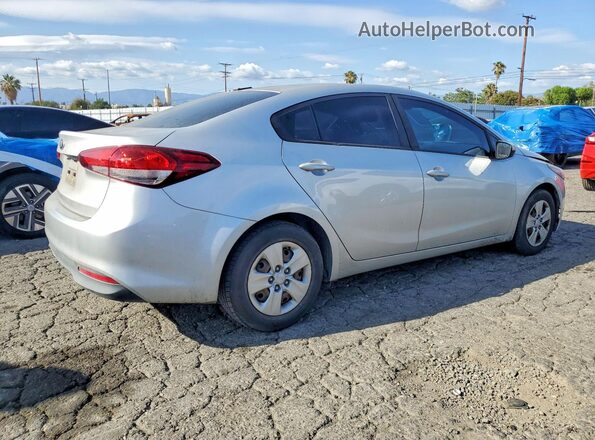 3KPFK4A7XHE156993 2017 KIA FORTE Серебряный Передняя правая четверть