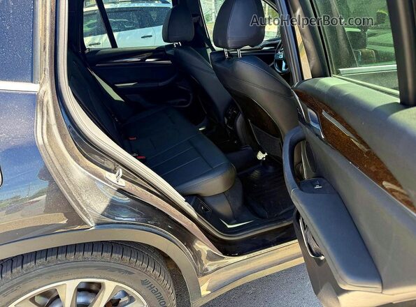 5UXTR9C5XKLD92731 2019 BMW X3 Серый Вид салона спереди