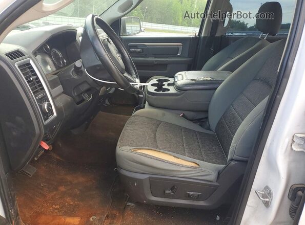 1C6RR6TT9HS610153 2017 RAM 1500 White Vista del salpicadero