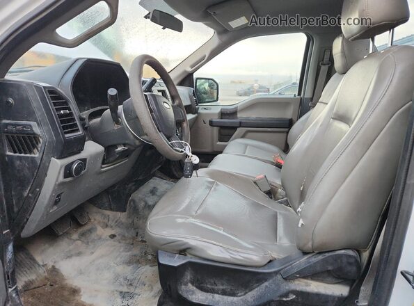1FTMF1CB0JKE49607 2018 FORD F150 White Widok deski rozdzielczej