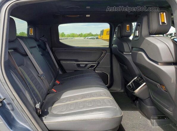 7FCTGAAA1NN016086 2022 RIVIAN R1T Gray უკანა სავარძლების ხედი