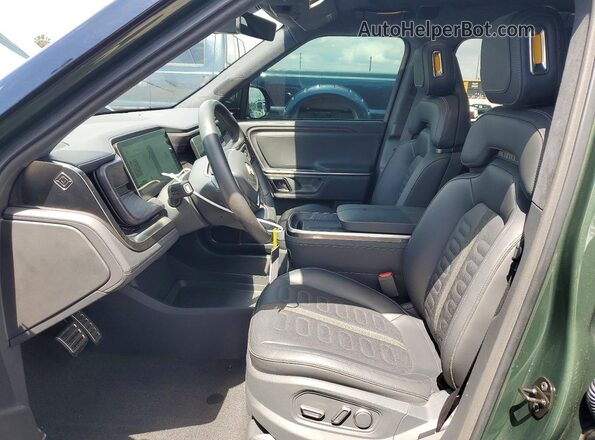 7FCTGAAA1PN019170 2023 RIVIAN R1T Зеленый Вид салона спереди