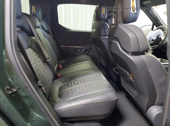 7FCTGAAA3PN024998 2023 RIVIAN R1T Зеленый Вид задних сидений