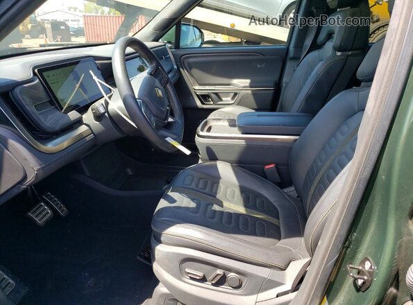 7FCTGAAA7NN015184 2022 RIVIAN R1T Зеленый Вид салона спереди