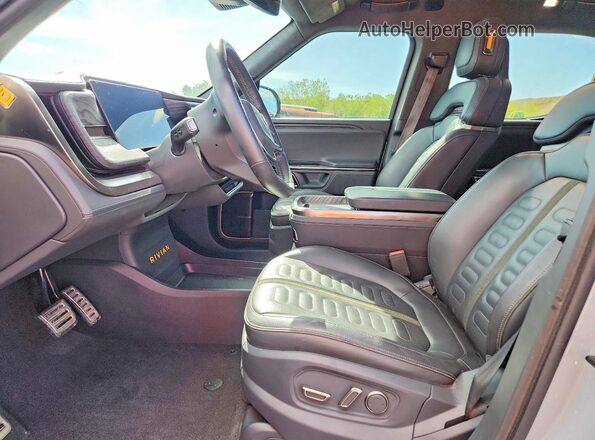 7FCTGAAA9NN005675 2022 RIVIAN R1T Gray Vista interior delantera