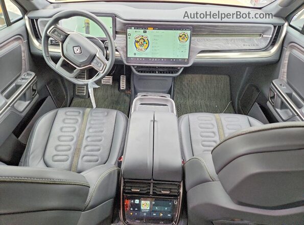 7FCTGAAL1NN004473 2022 RIVIAN R1T Желтый Вид панели приборов