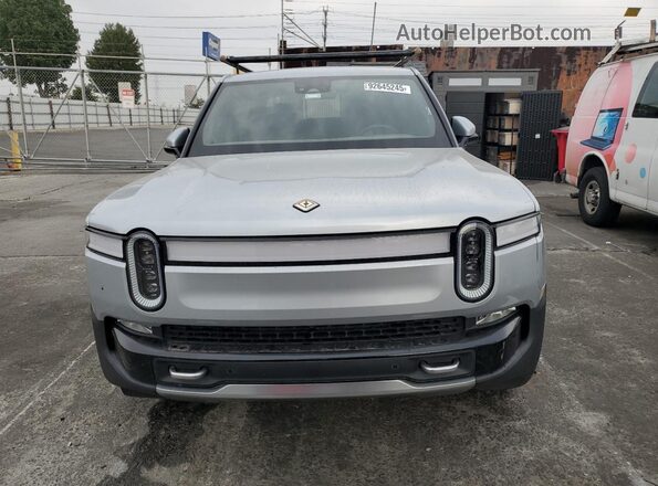 7FCTGAAL7NN001576 2022 RIVIAN R1T Silver Widok z przodu