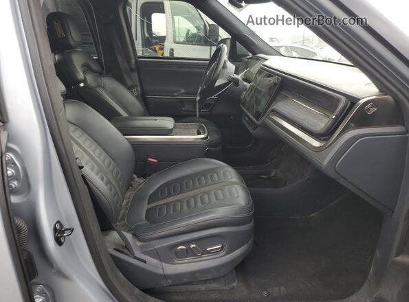 7FCTGAAL7NN001576 2022 RIVIAN R1T Silver Widok wnętrza z przodu