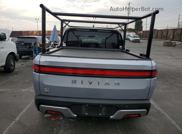 7FCTGAAL7NN001576 2022 RIVIAN R1T Silver Widok z tyłu