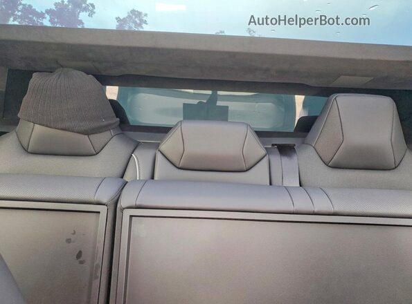 7G2CEHED0RA027880 2024 TESLA CYBERTRUCK Silver Вид задніх сидінь
