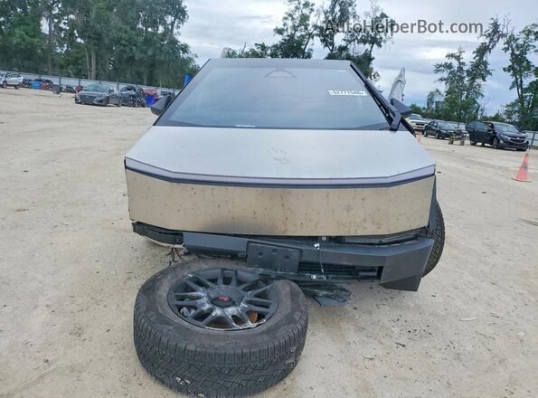 7G2CEHED0RA027880 2024 TESLA CYBERTRUCK Silver Вид спереду