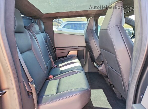 7G2CEHED2SA070803 2025 TESLA CYBERTRUCK Green Vista interior trasera