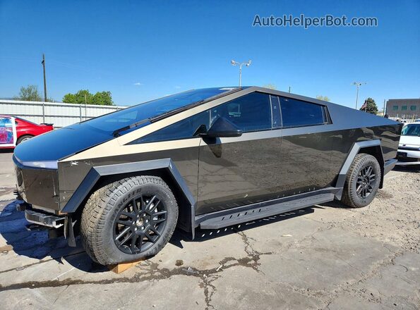 7G2CEHED2SA070803 2025 TESLA CYBERTRUCK Green Vista tres cuartos delantera izquierda