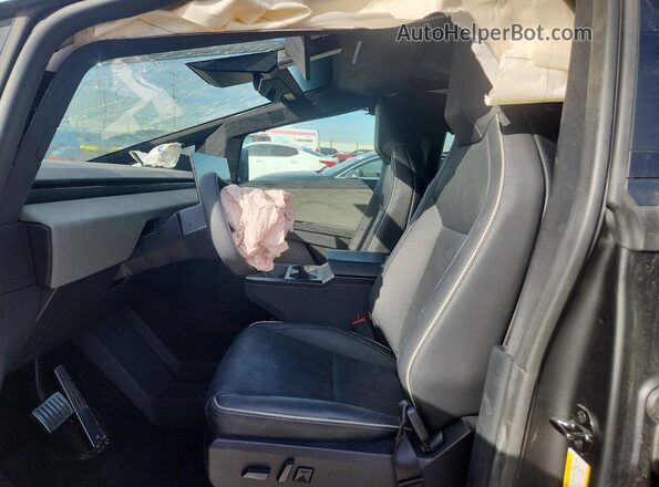 7G2CEHED2SA081123 2025 TESLA CYBERTRUCK Серебряный Вид салона спереди