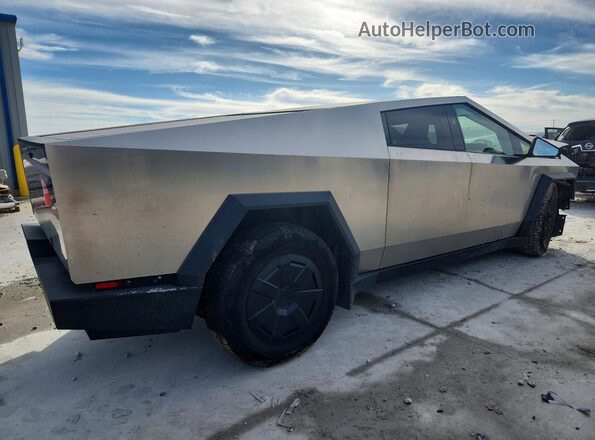 7G2CEHED2SA081123 2025 TESLA CYBERTRUCK Серебряный Задняя правая четверть