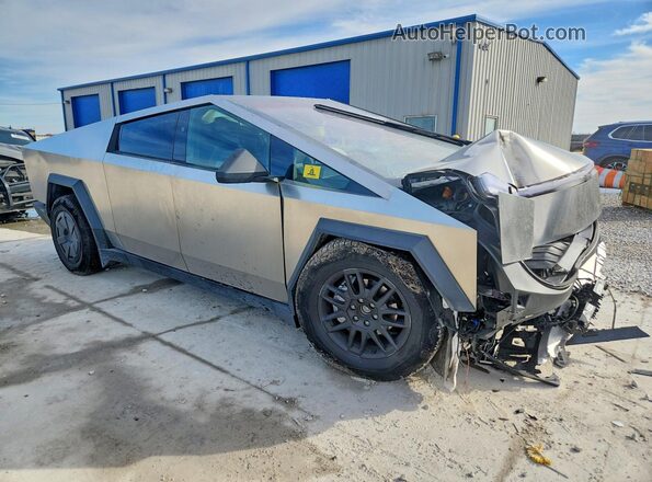 7G2CEHED2SA081123 2025 TESLA CYBERTRUCK Серебряный Передняя правая четверть
