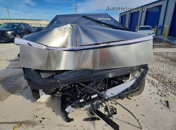 7G2CEHED2SA081123 2025 TESLA CYBERTRUCK Серебряный Вид спереди