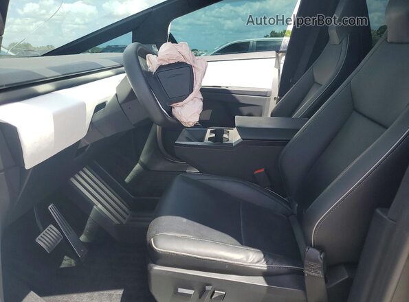 7G2CEHED3RA001645 2024 TESLA CYBERTRUCK Черный Вид салона спереди