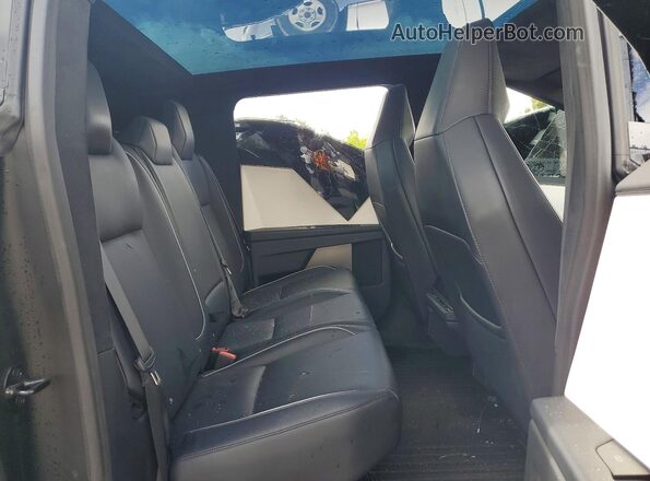 7G2CEHED5RA018849 2024 TESLA CYBERTRUCK Серебряный Вид задних сидений