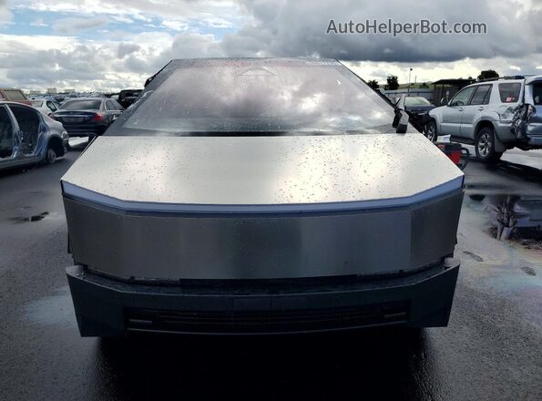 7G2CEHED5RA018849 2024 TESLA CYBERTRUCK Серебряный Вид спереди