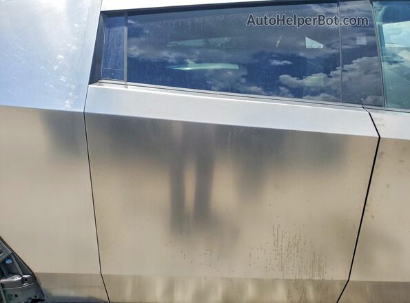 7G2CEHED5SA075011 2025 TESLA CYBERTRUCK Gray Widok tylnych siedzeń