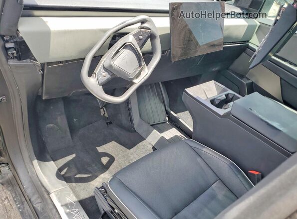 7G2CEHED5SA075011 2025 TESLA CYBERTRUCK Gray Widok deski rozdzielczej