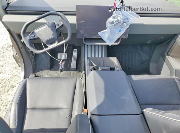 7G2CEHED6RA022747 2024 TESLA CYBERTRUCK Gray Vista del salpicadero